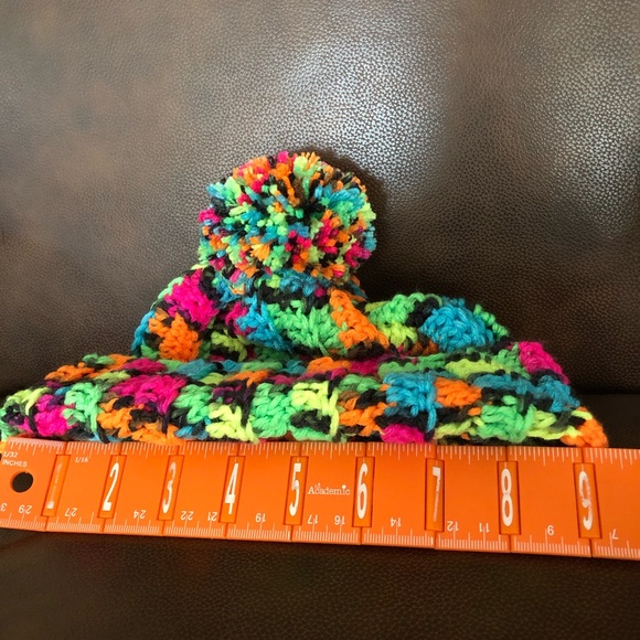Toddler winter Pom Pom beanie handmade rainbow - Picture 4 of 4
